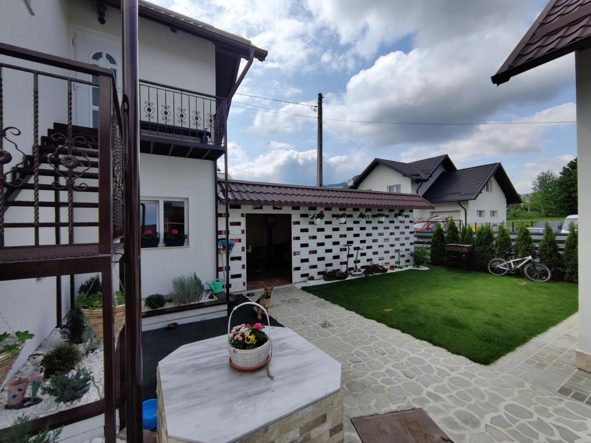 Vizuina Lupului Hotel Gura Humorului Luaran gambar